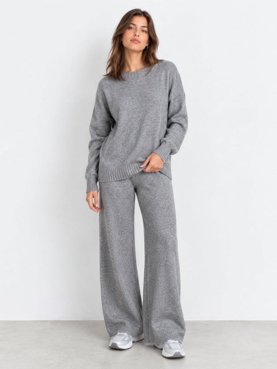 Ensemble en maille gris clair