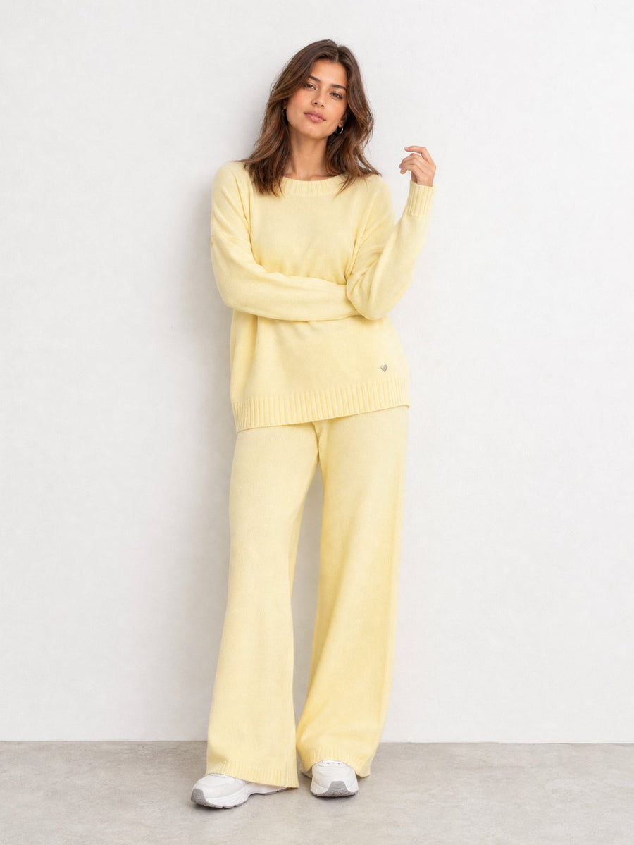 Ensemble en maille jaune pâle