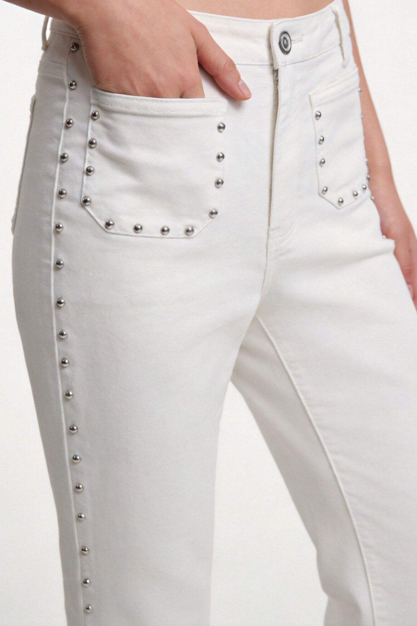 02. 02 jean denim cloute poches plaquees image 11