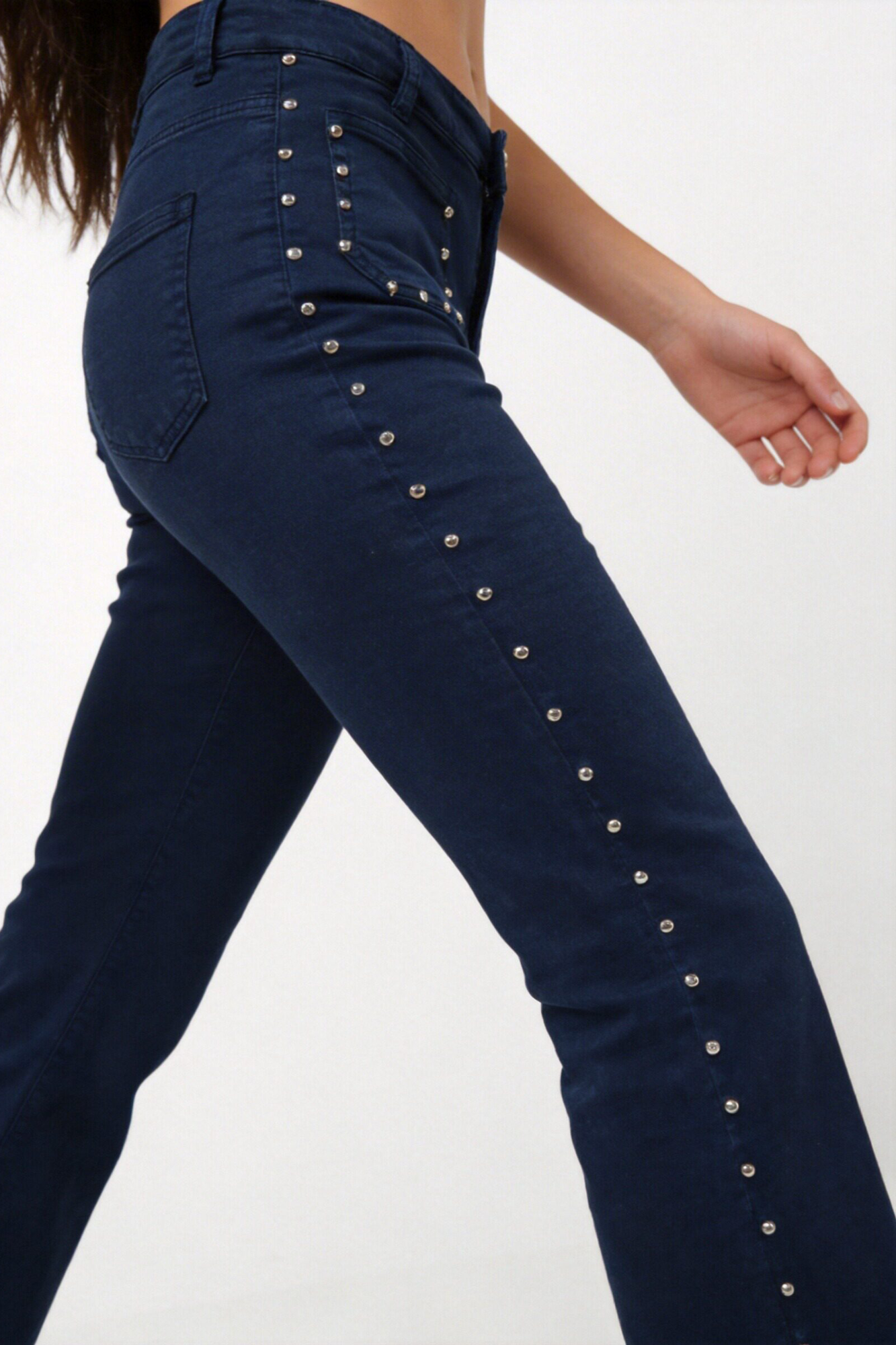 02. 02 jean denim cloute poches plaquees image 18
