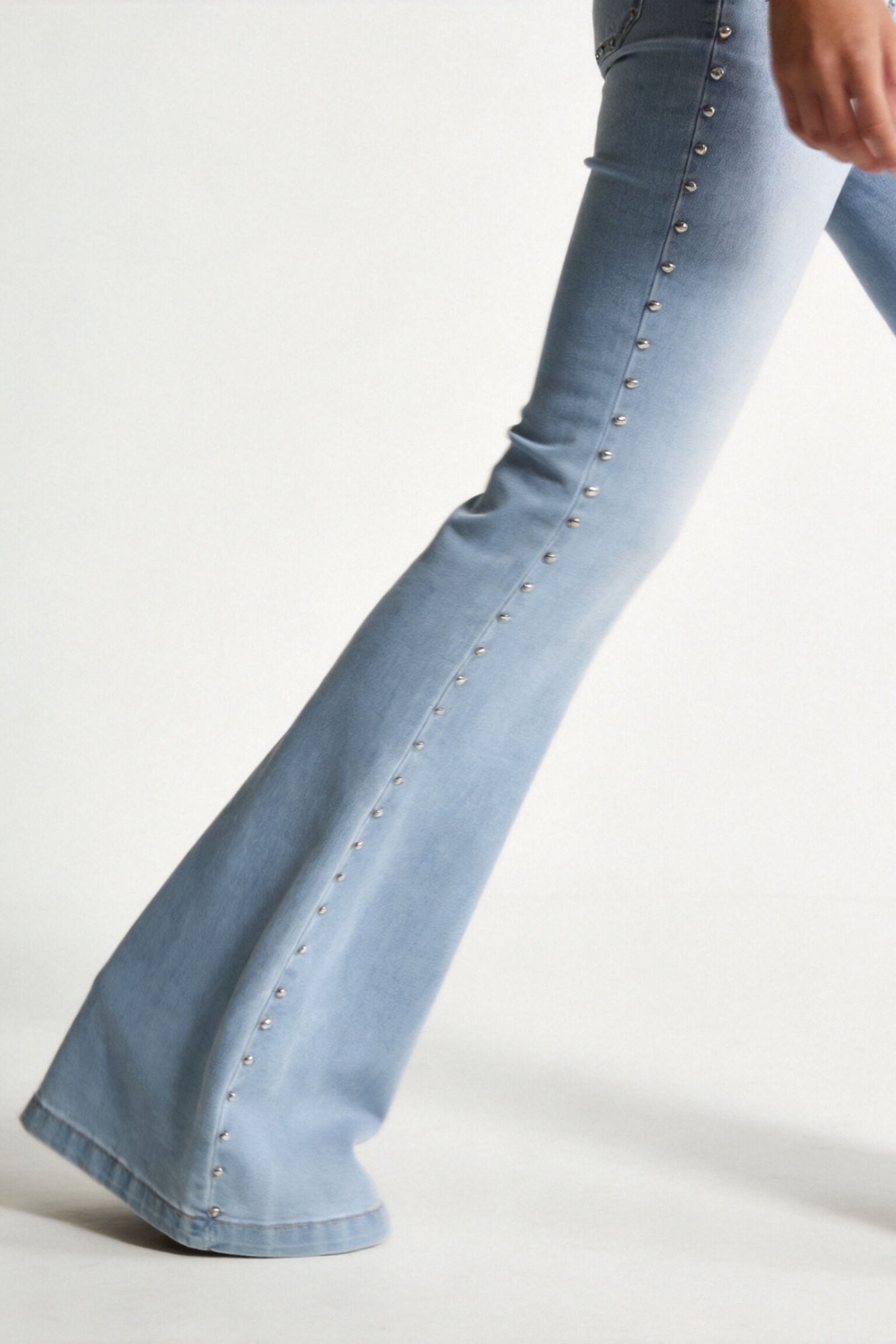 02. 02 jean denim cloute poches plaquees image 2