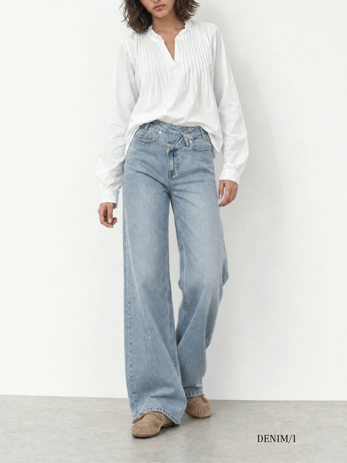 Jean large à ceinture croisée bleu clair