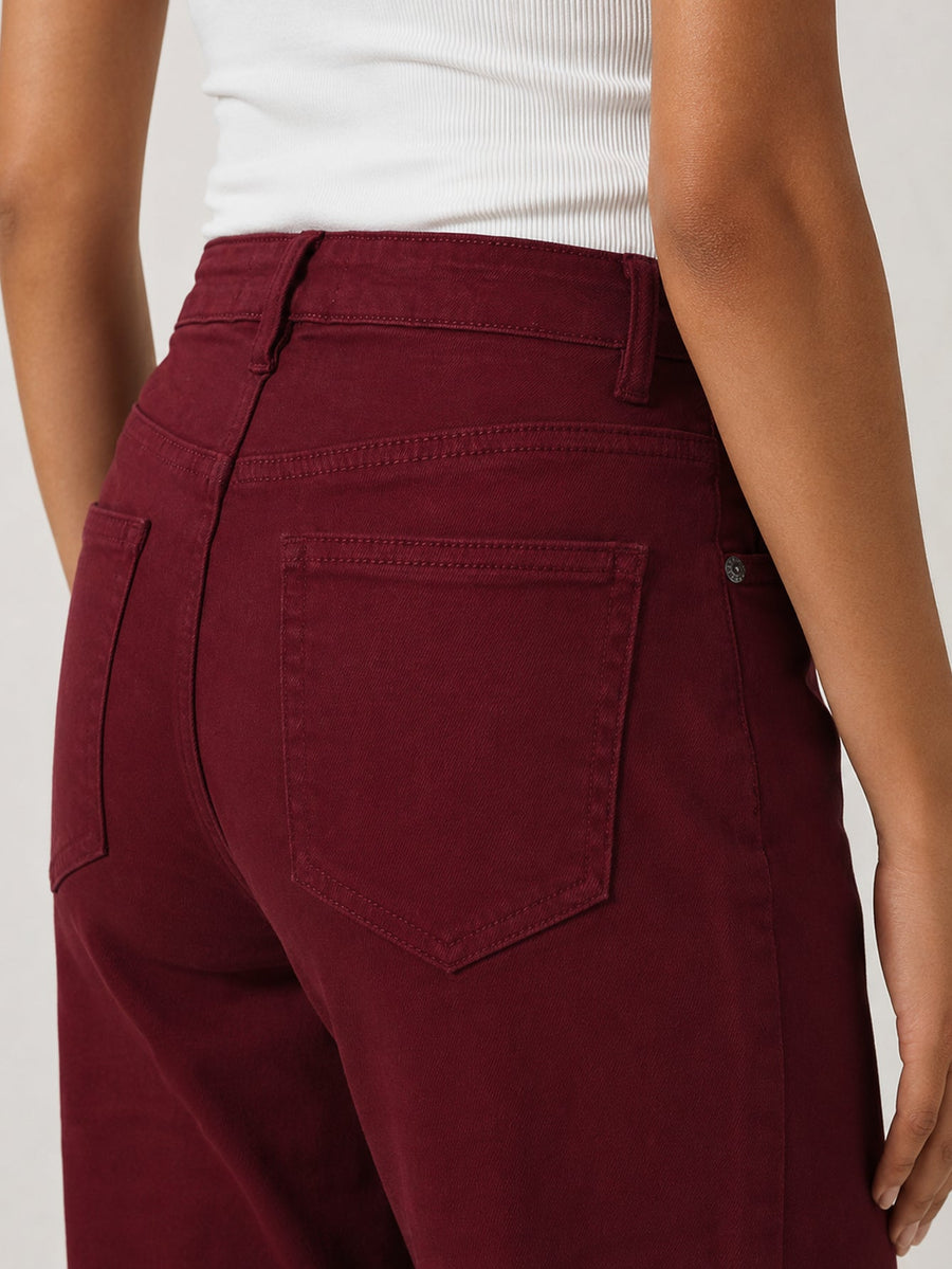 Dos poches du jean bordeaux
