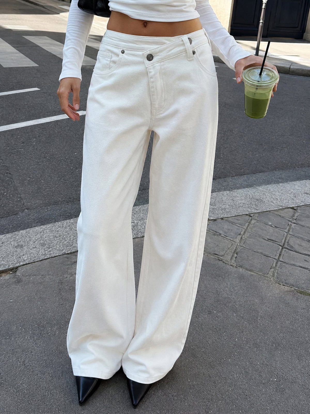 Jean large blanc porté street