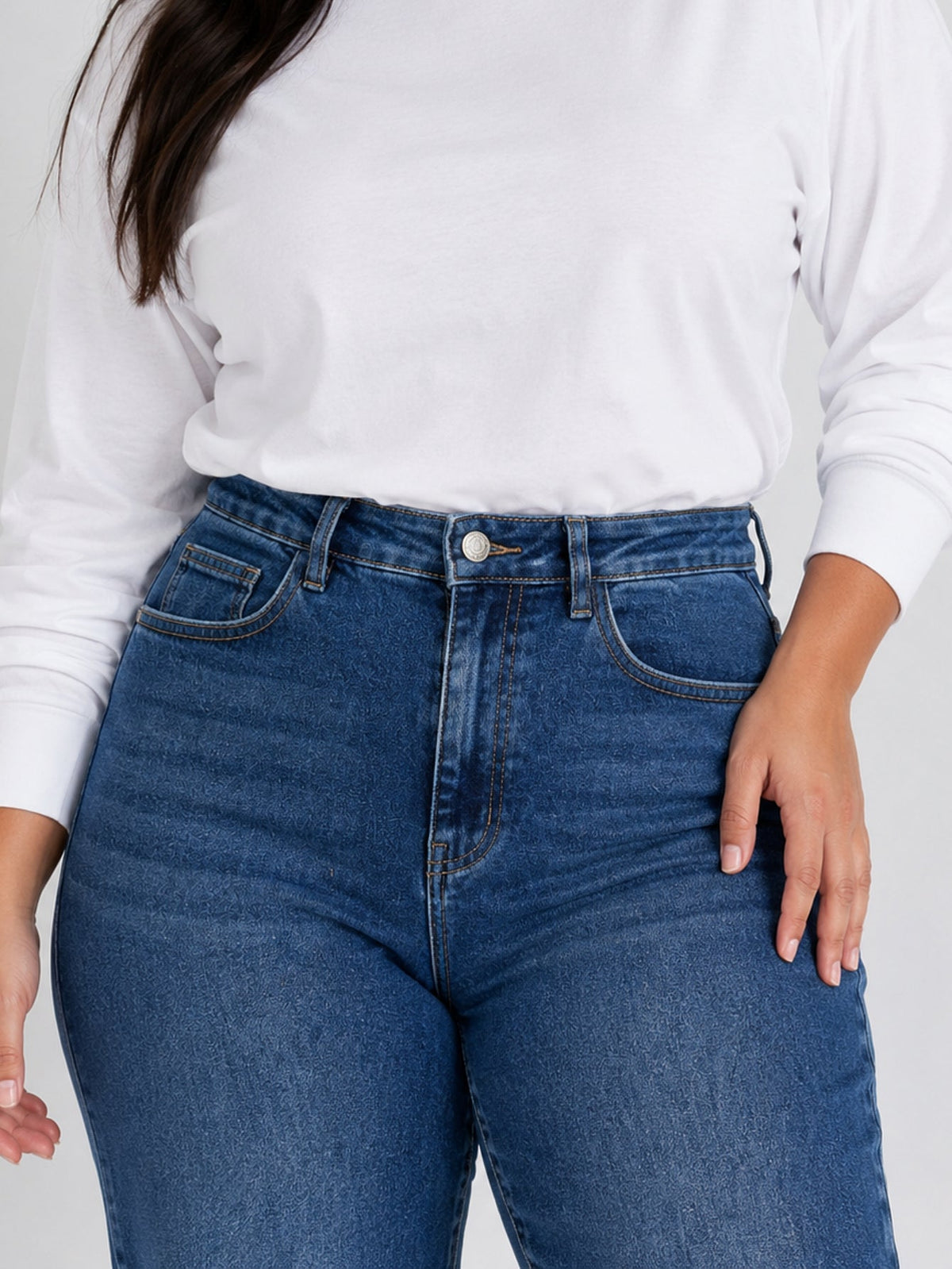 Jean wide leg bleu foncé zoom sur la taille