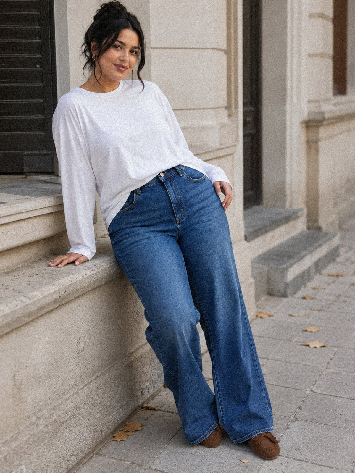 Jean wide leg bleu foncé en extérieur