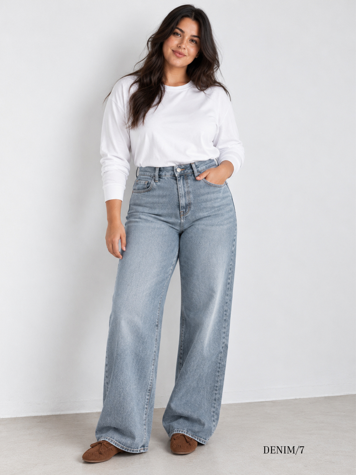 Jean wide leg bleu clair face
