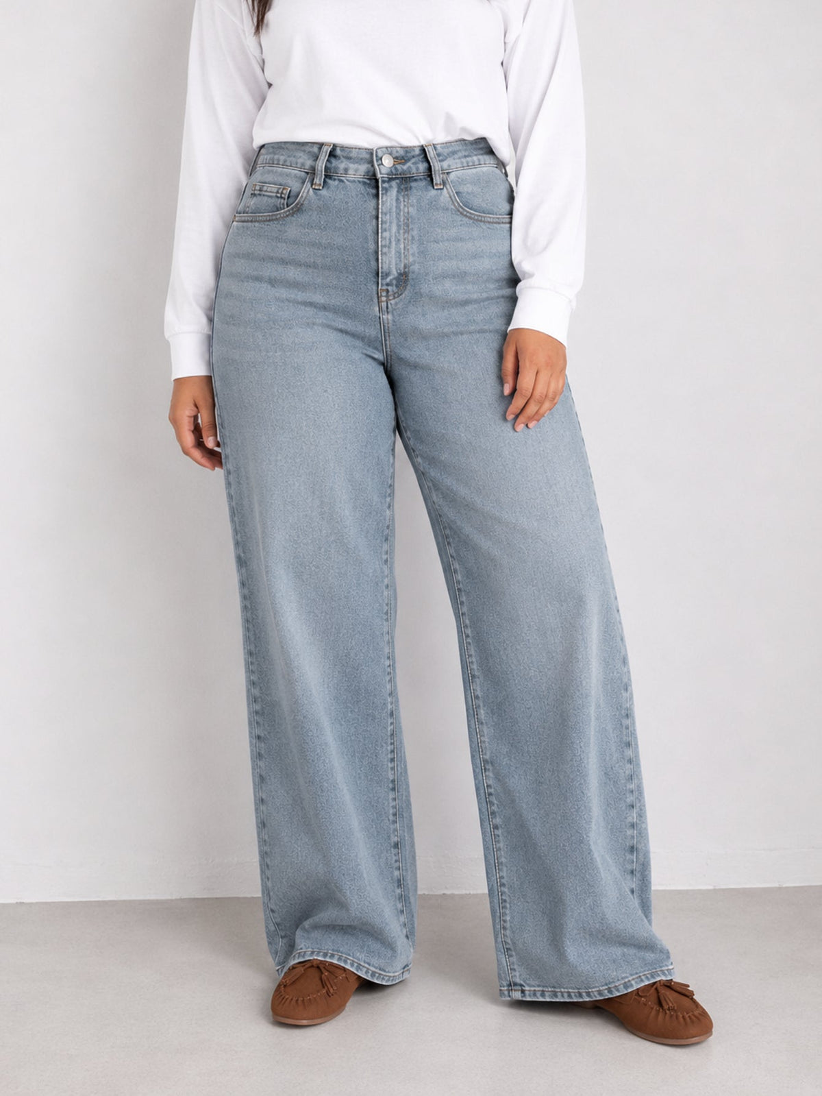 Jean wide leg bleu clair gros plan devant