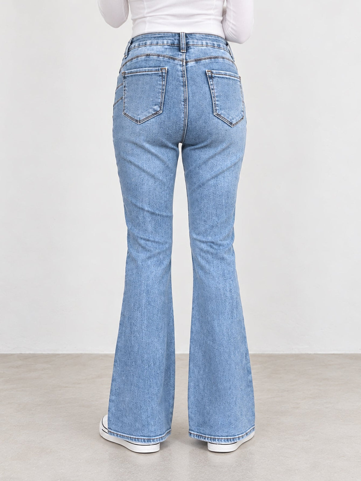 jean flare bleu très clair dos