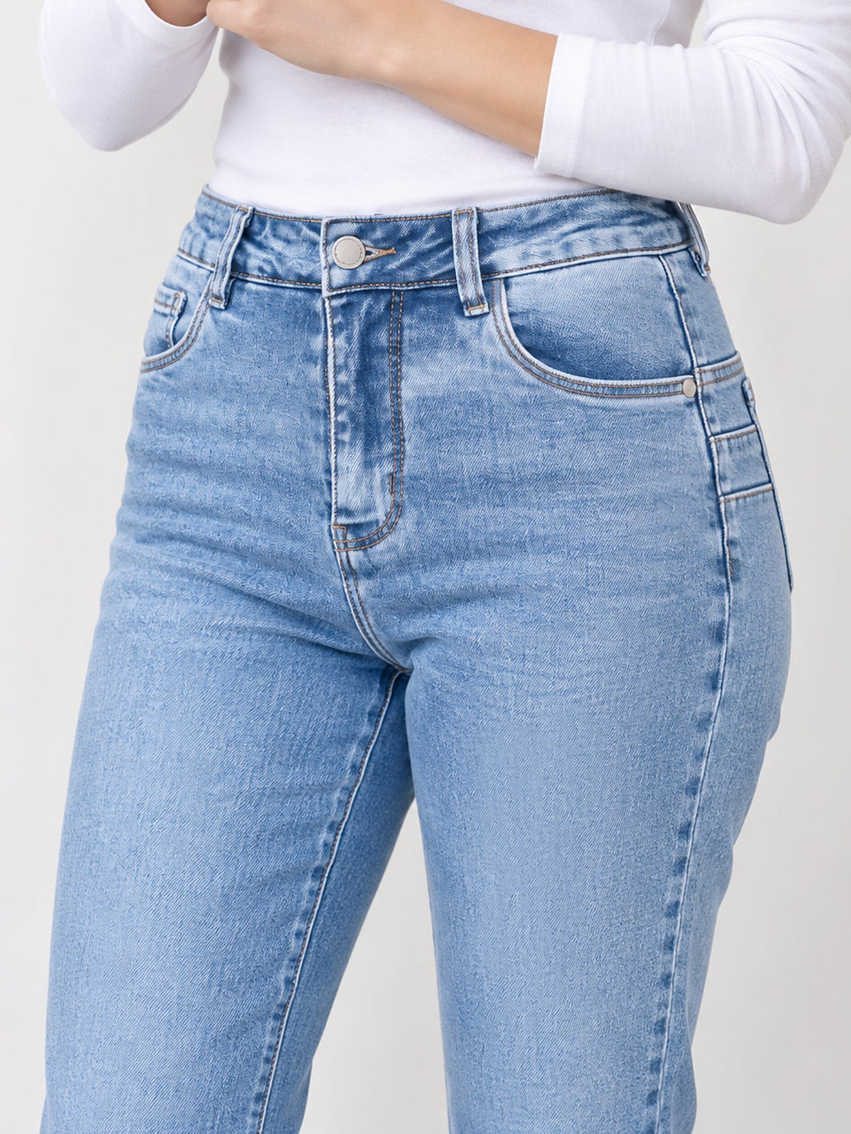 jean flare bleu très clair détail taille