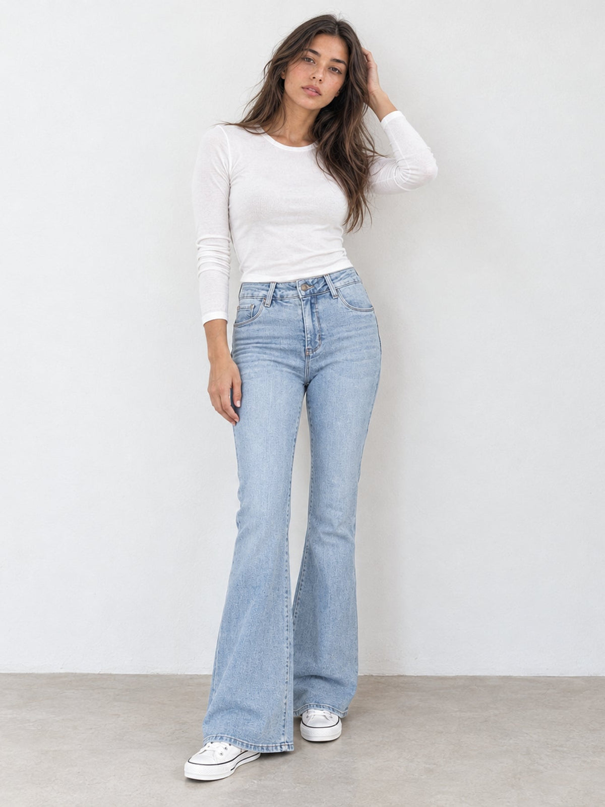 jean flare bleu très clair détail empiècement
