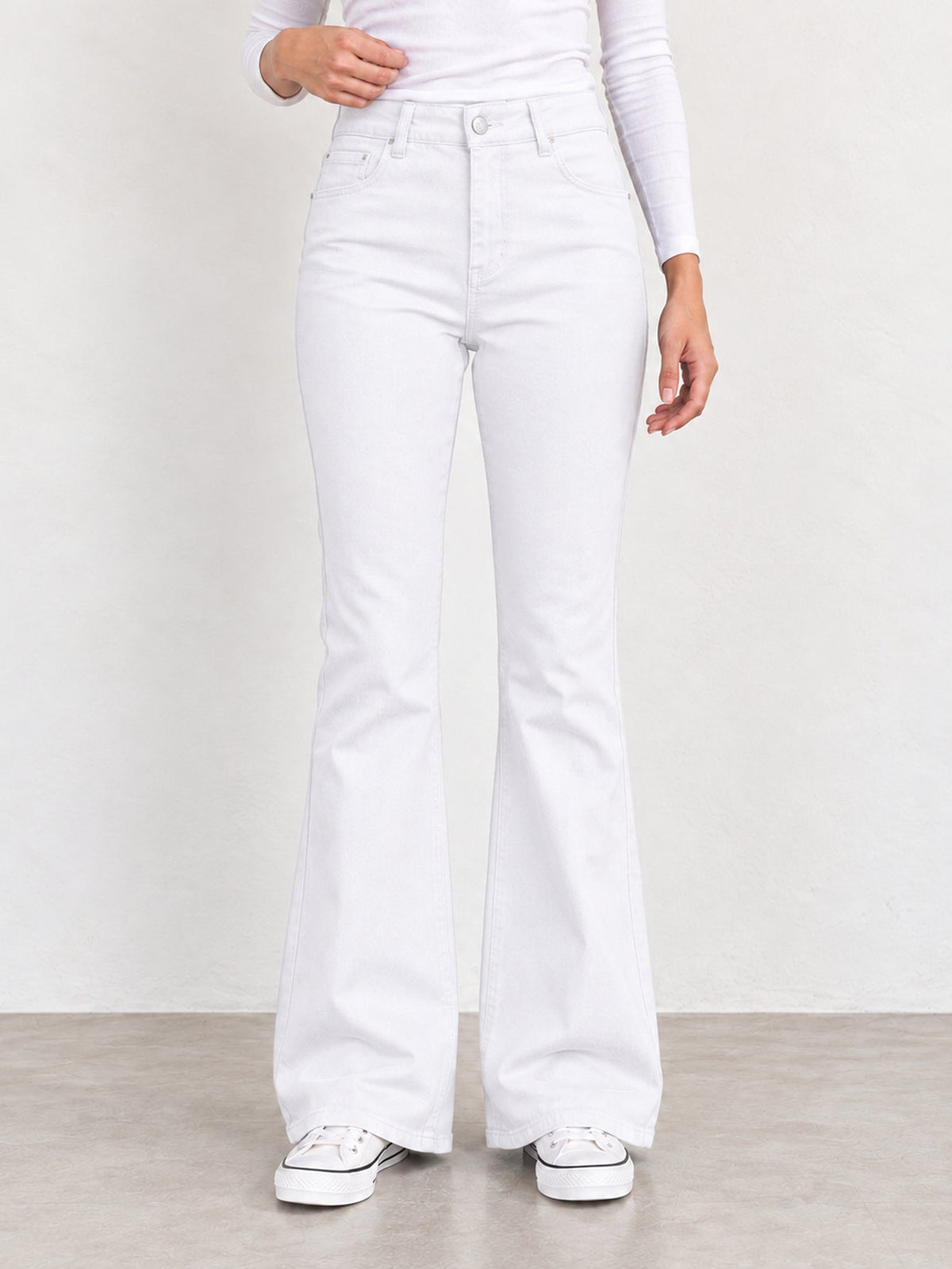 jean flare blanc face