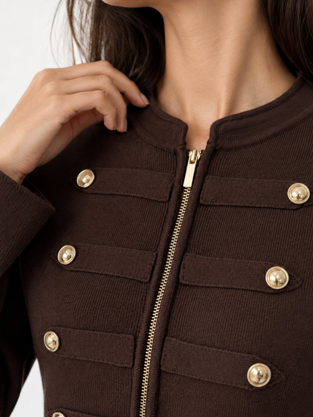 veste marron détail du zip doré
