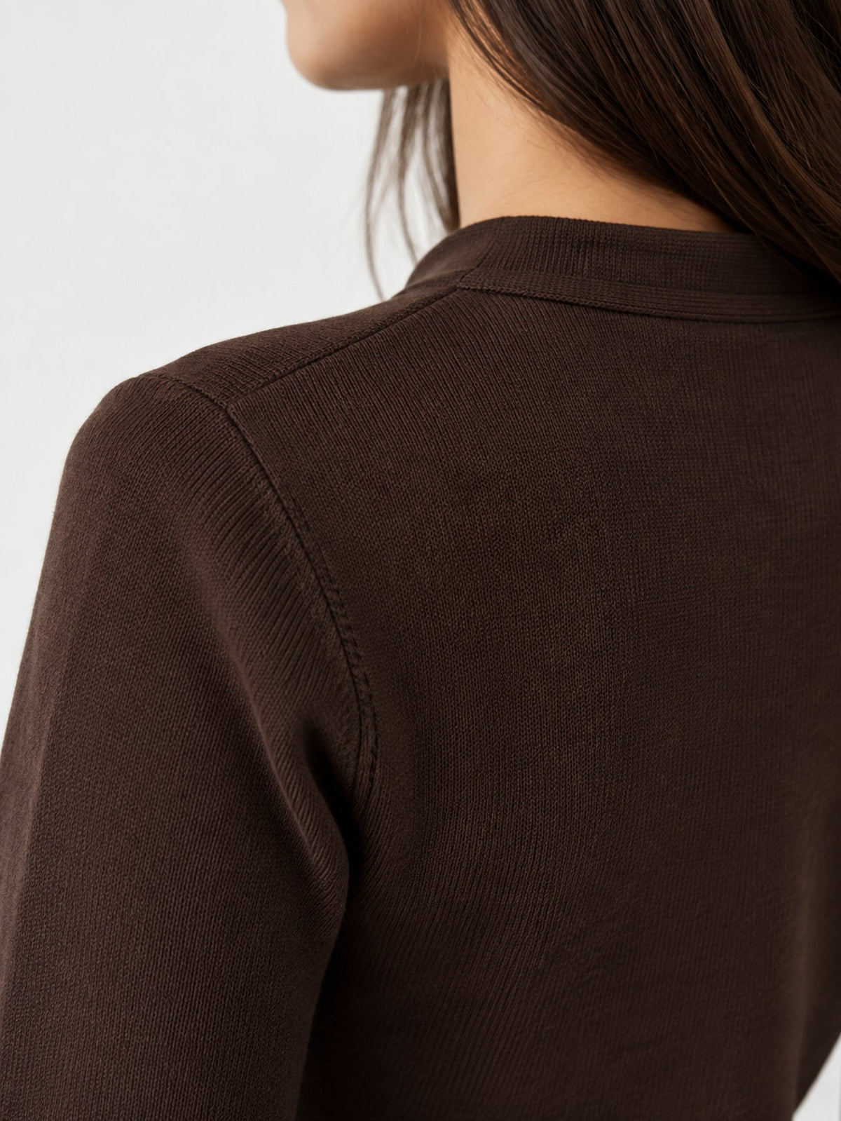 veste marron boutons dorés gros plan