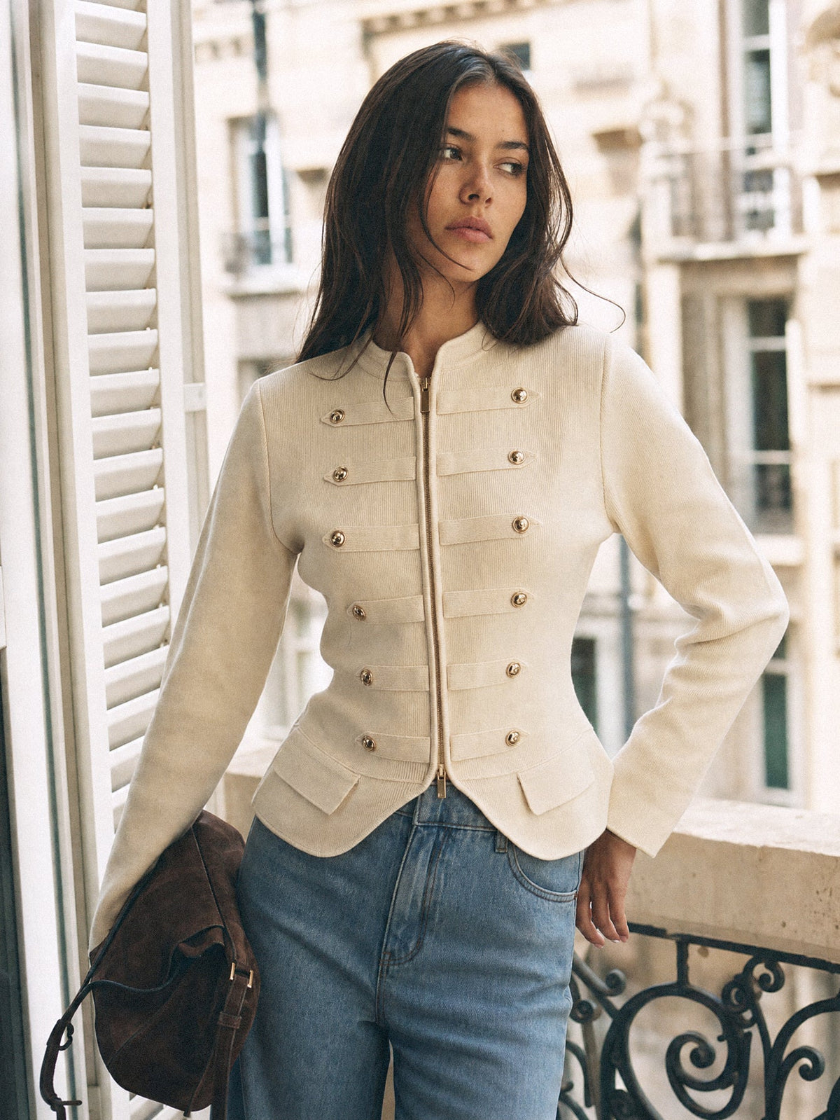 veste écrue style officier portée