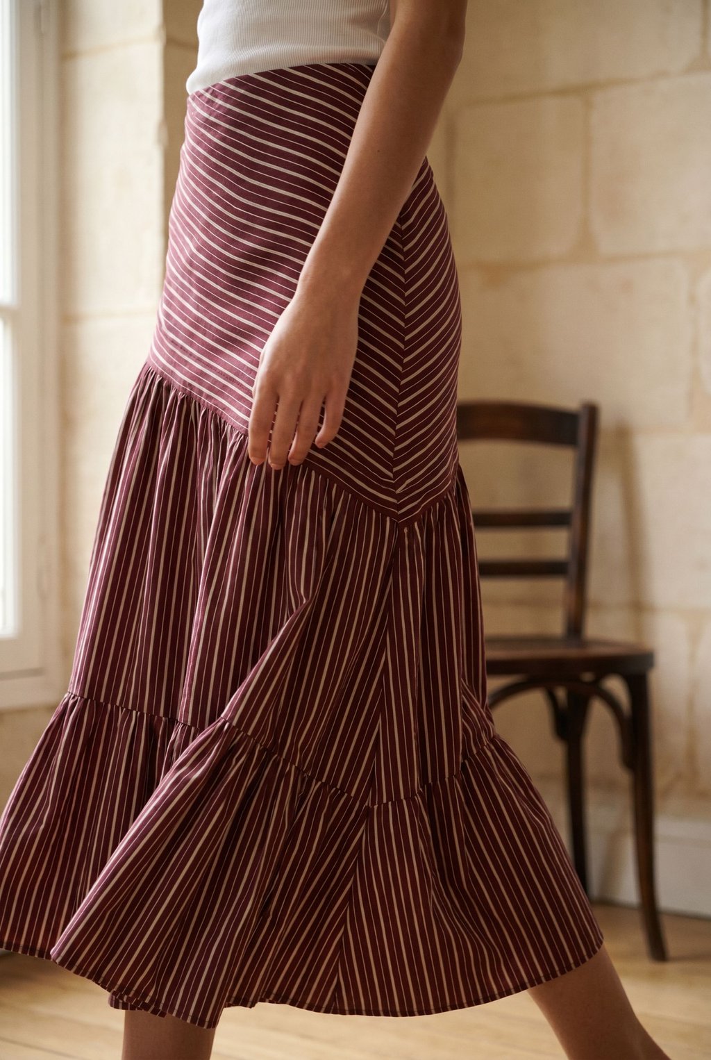 02. Jupe longue rayée taille haute volantée