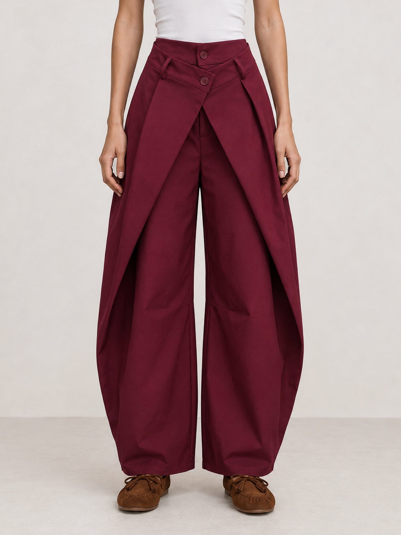 pantalon large bordeaux devant panneaux croisés