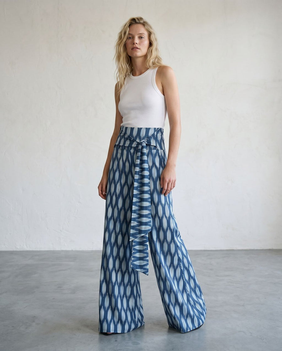 02. Pantalon imprimé taille haute ceinturé