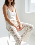 02. Pantalon palazzo en crochet ecru a lacage V 1