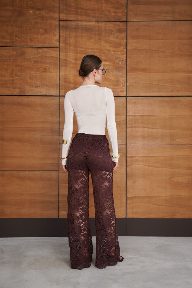 02. 02 pantalon palazzo en dentelle bordeaux taille haute image 5