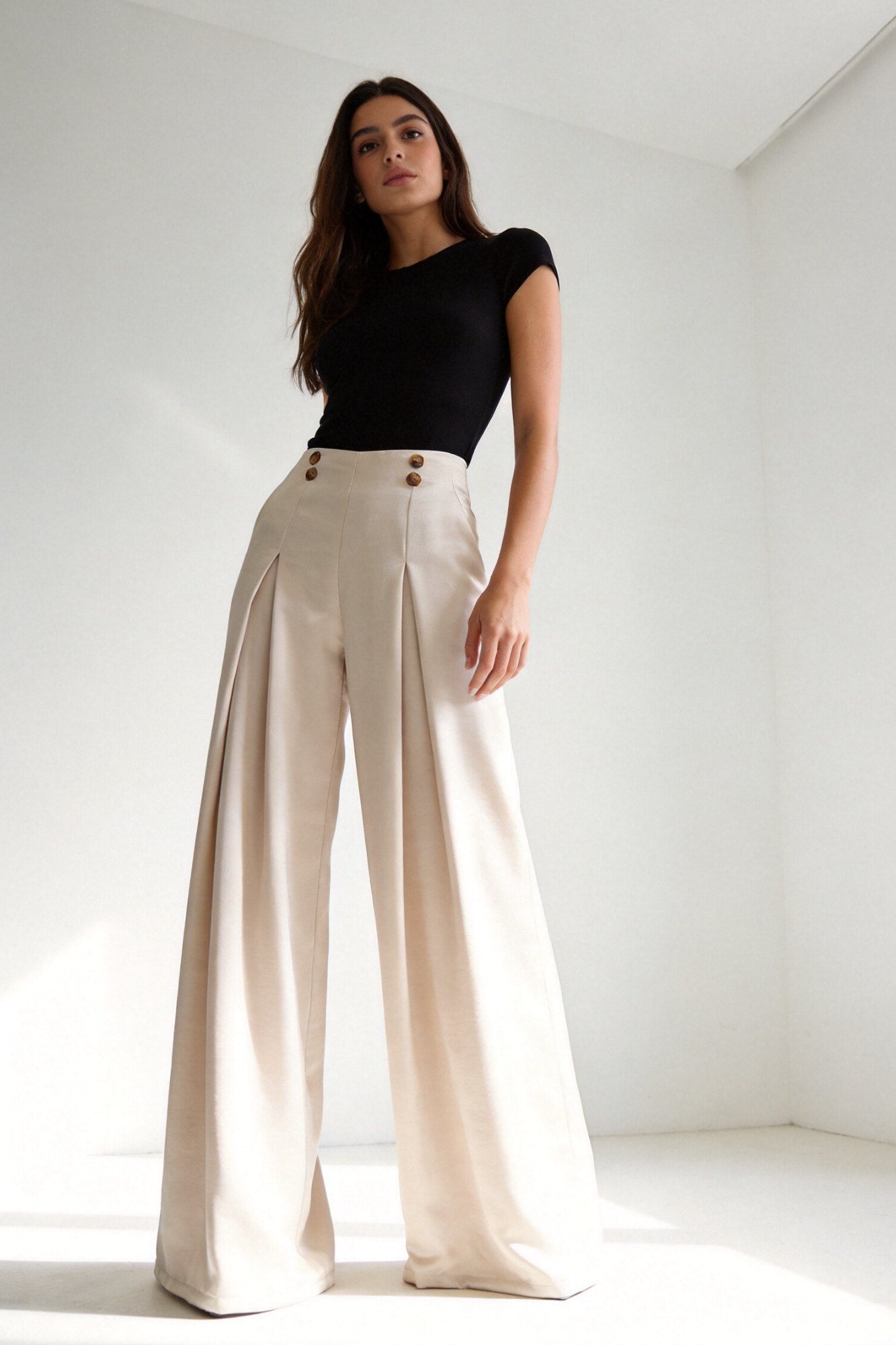 02. 02 pantalon satine taille haute plis et quatre boutons image 5