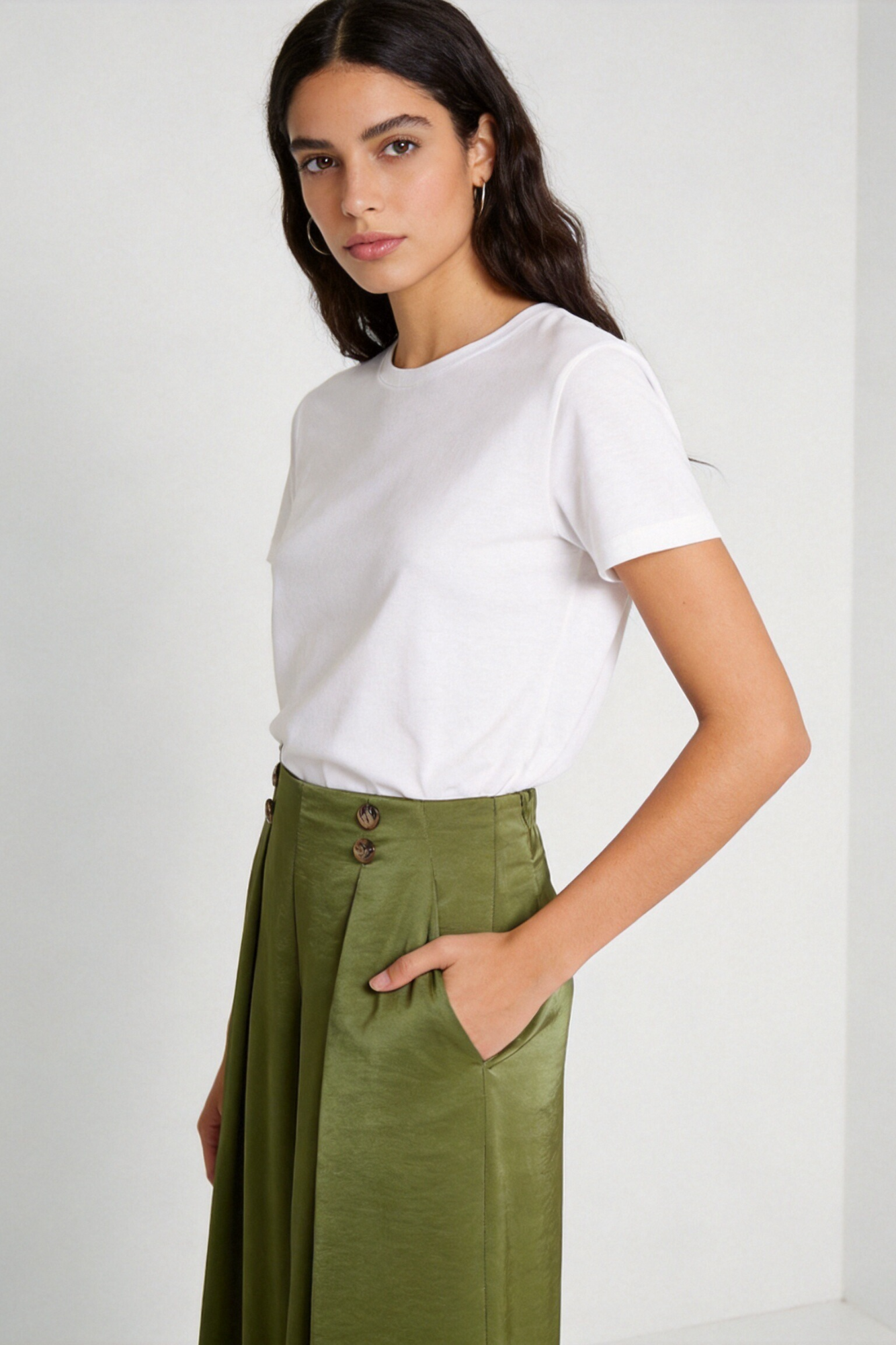 02. 02 pantalon satine taille haute plis et quatre boutons image 8