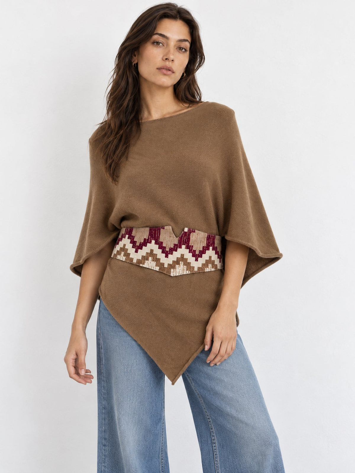 Poncho en maille camel avec ceinture