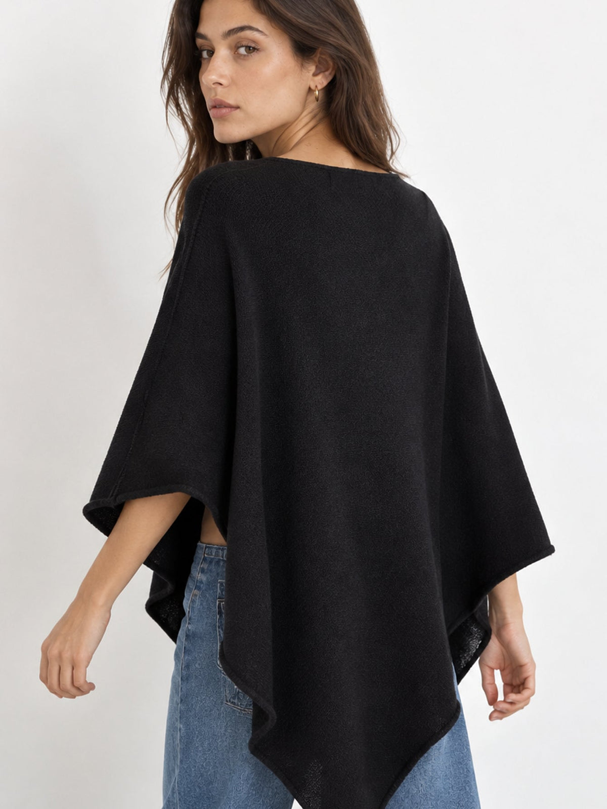 Profil du poncho en maille noir