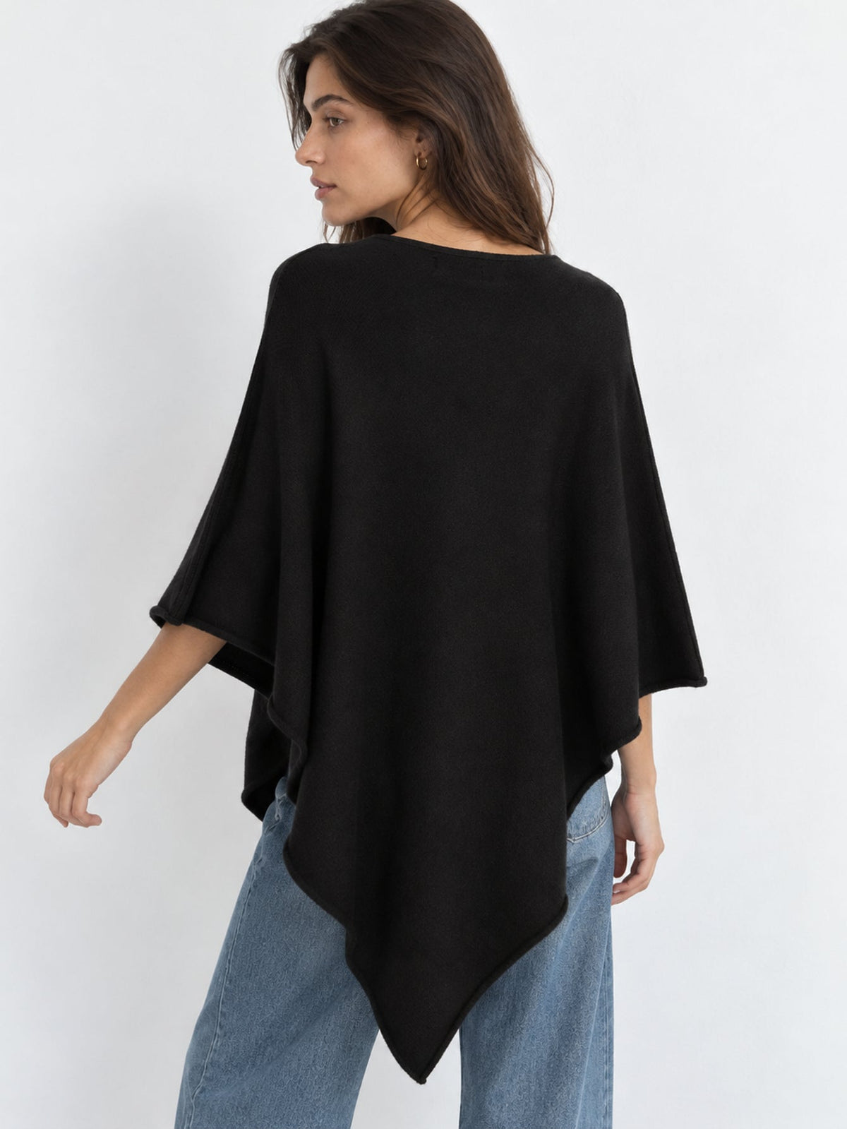 Dos du poncho en maille noir