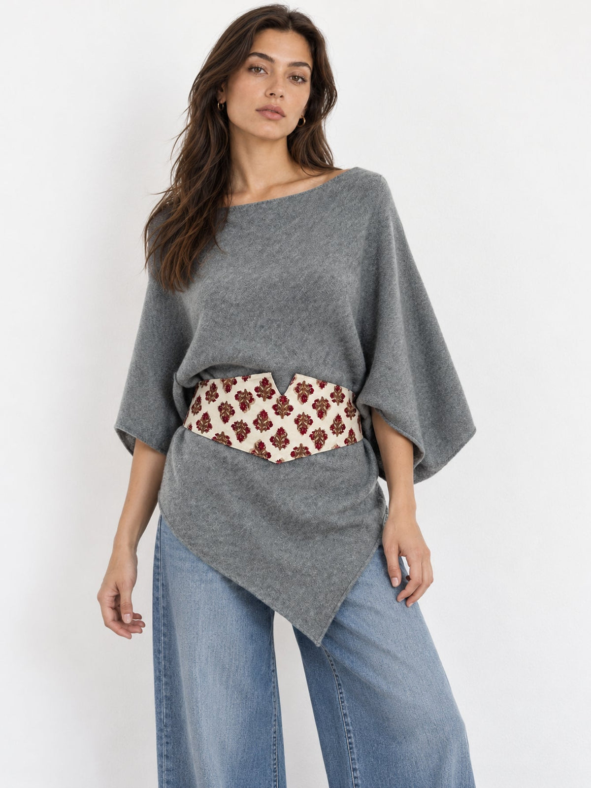 Poncho en maille gris avec ceinture