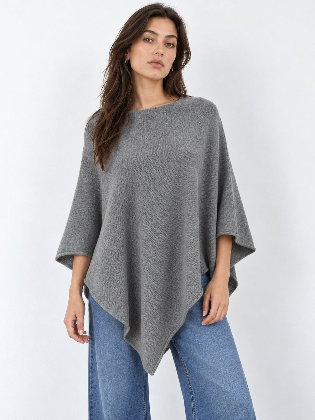 Poncho en maille gris asymétrique