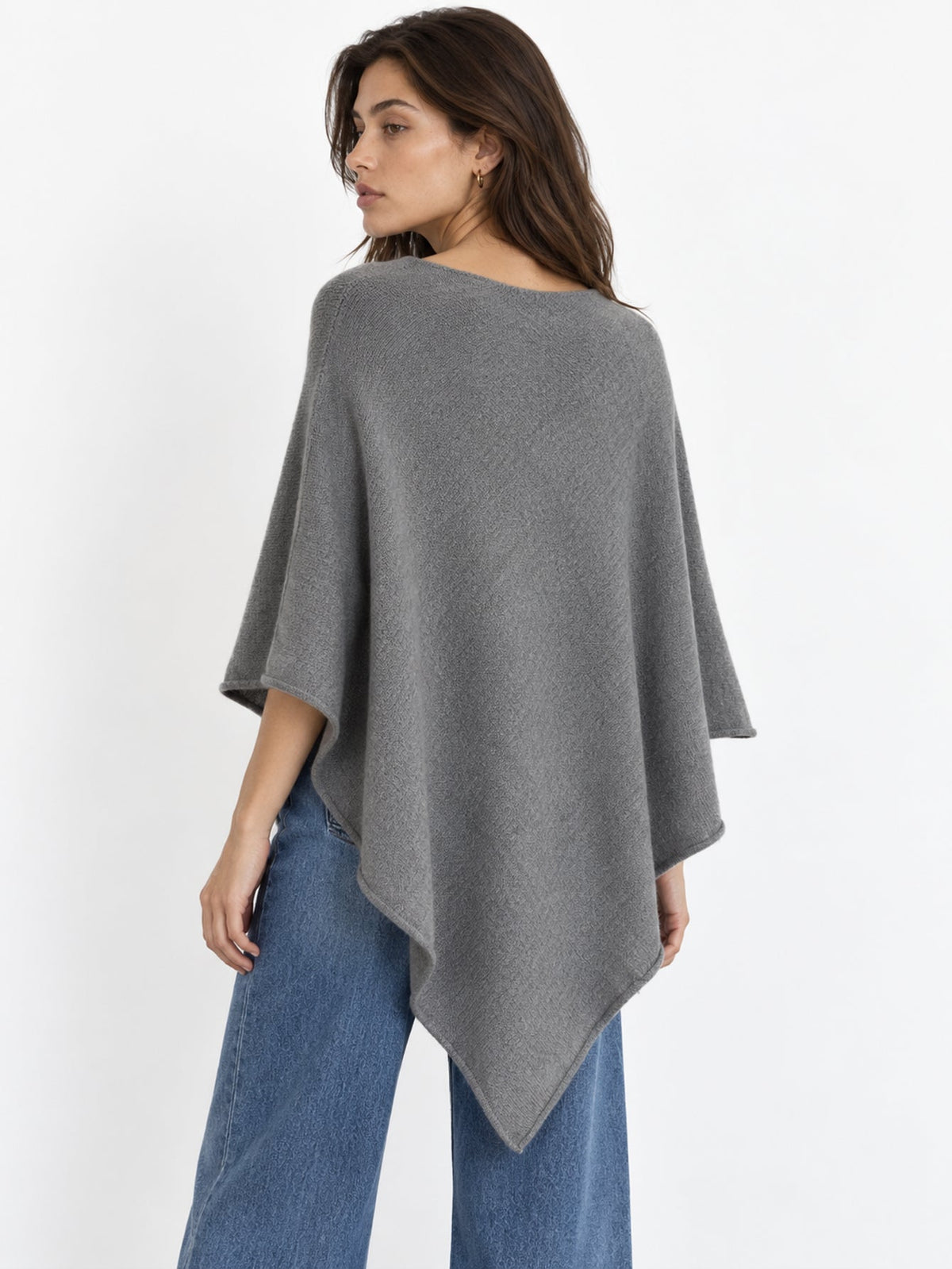 Dos du poncho en maille gris