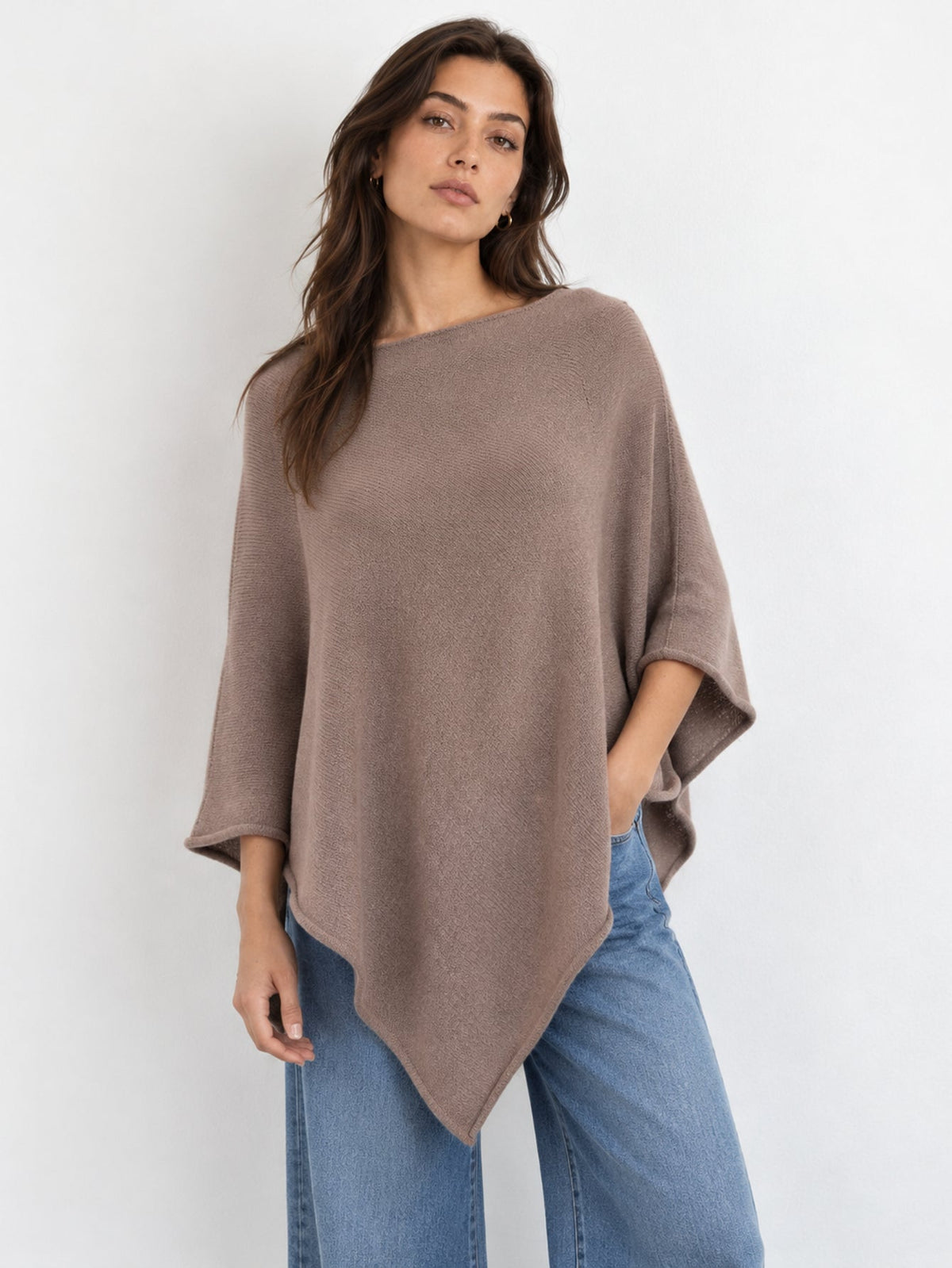 Poncho en maille taupe col bateau