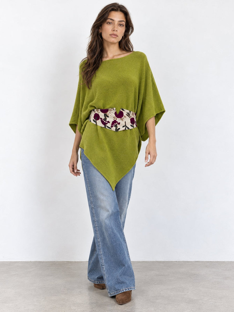 Poncho en maille vert vif avec ceinture