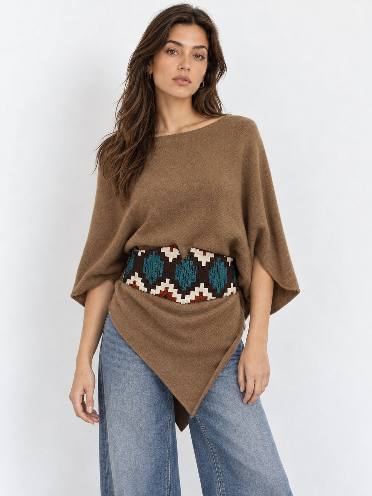 Poncho en maille camel avec ceinture