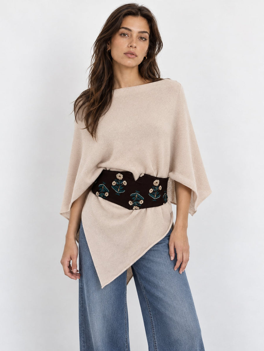 Poncho en maille beige avec ceinture