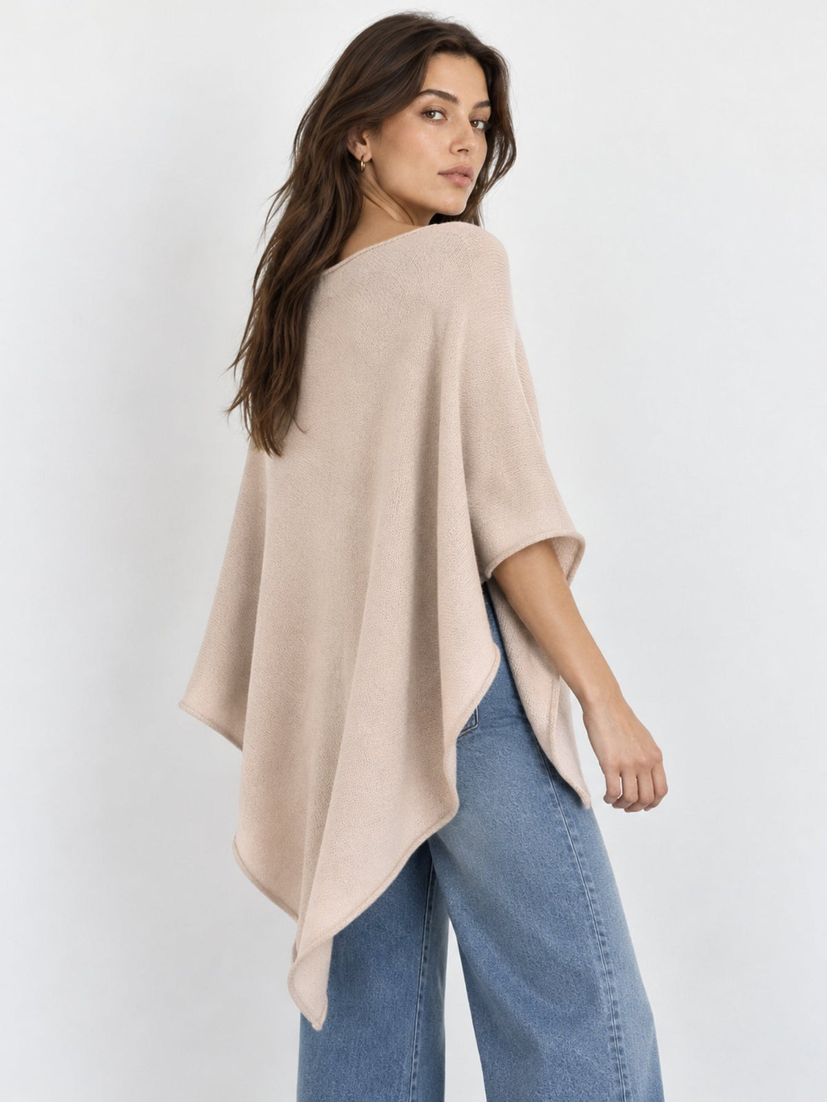 Dos du poncho en maille beige