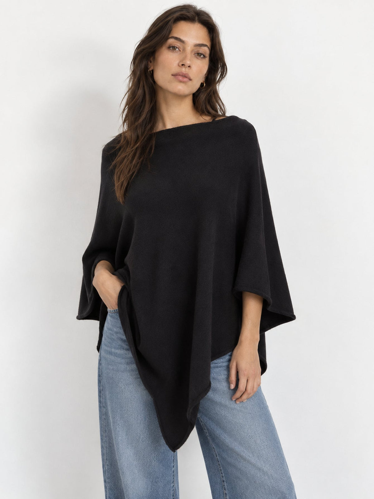 Poncho en maille noir col bateau