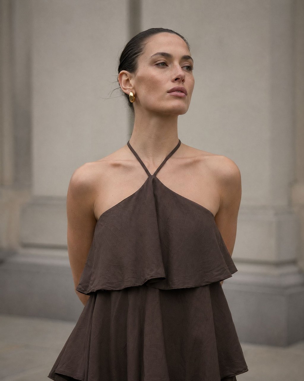 02. Robe Midi à Volants en coton fluide Encolure halter nouée Finitions italiennes