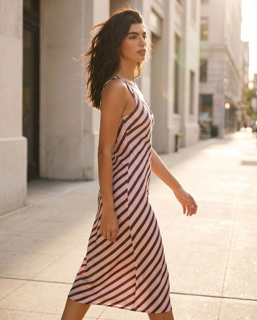02. 02 robe midi satinee a rayures col v image 12