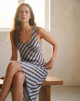02. 02 robe midi satinee a rayures col v image 6