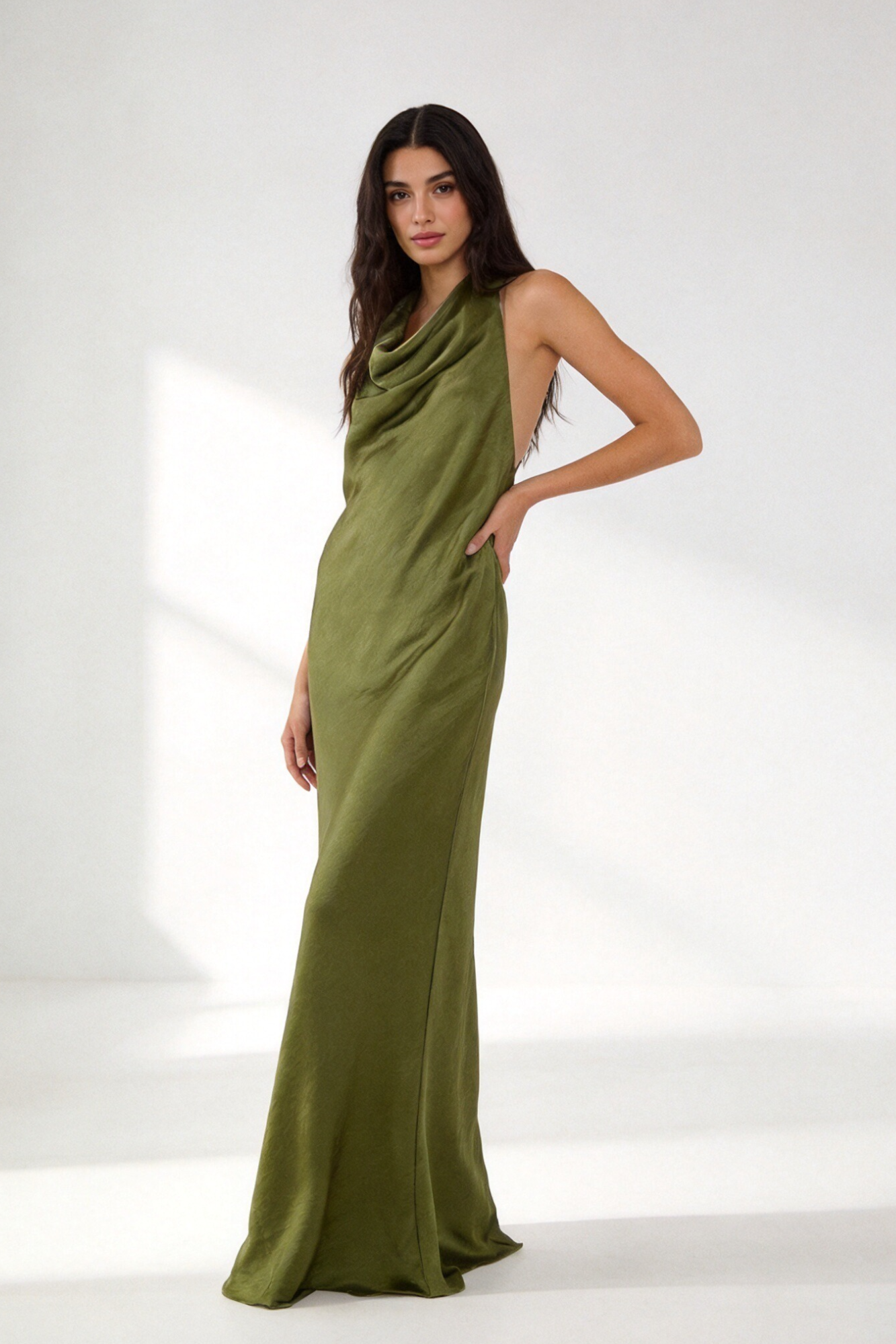 02. 02 robe satinee col halter drapee image 1