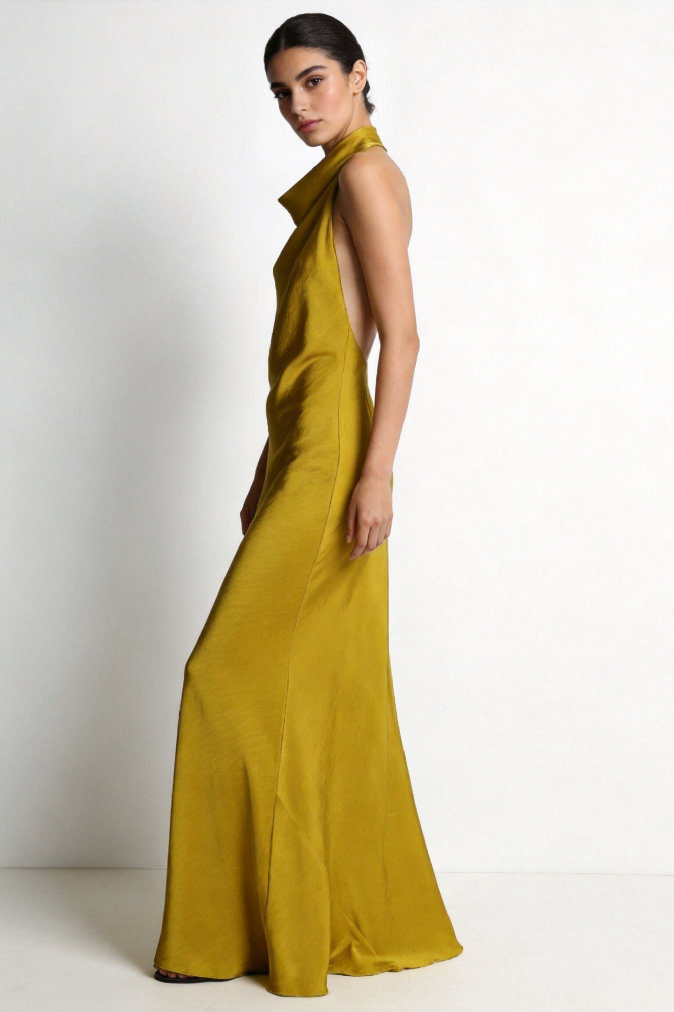 02. 02 robe satinee col halter drapee image 7