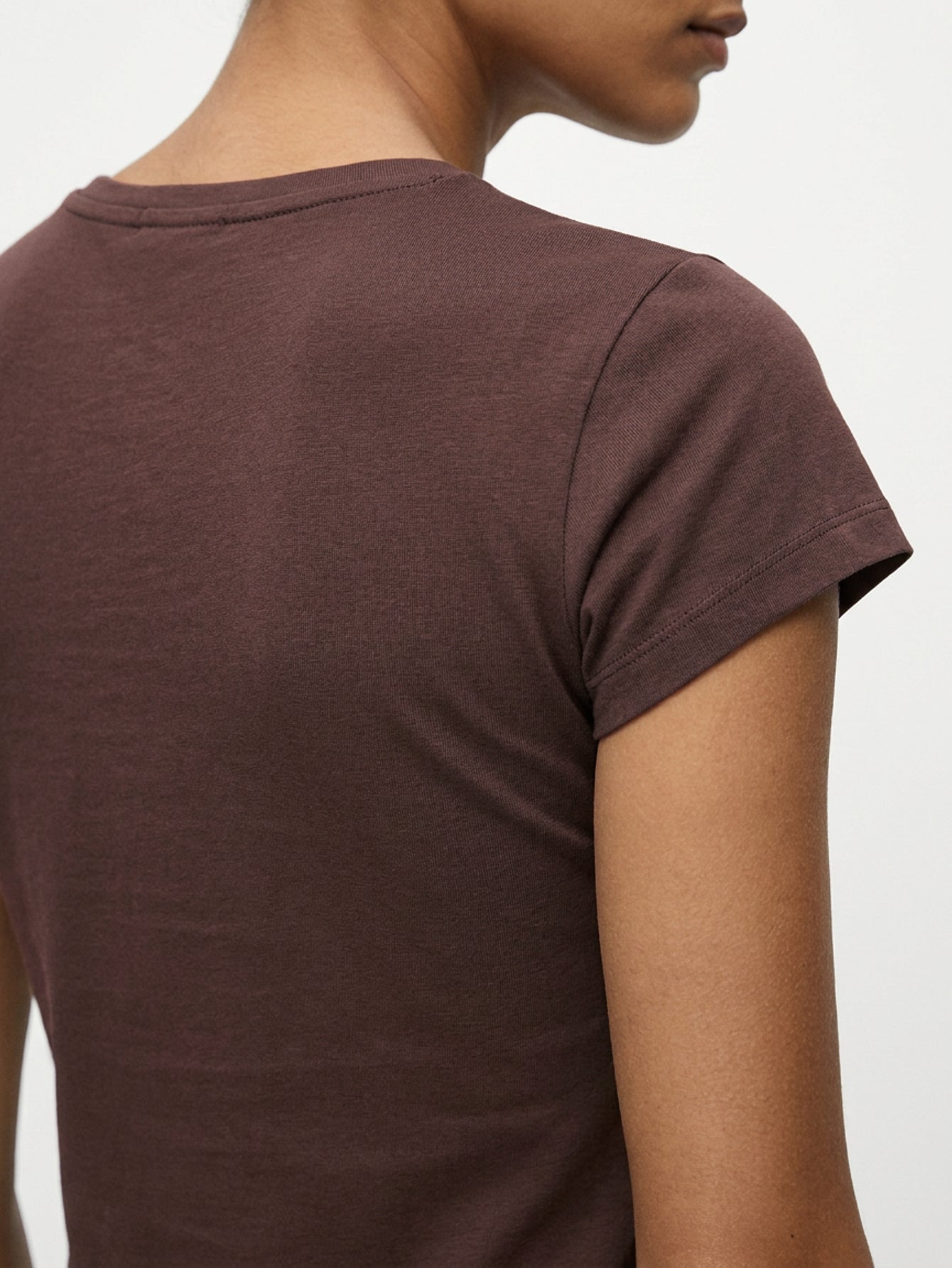 t shirt col rond marron détail dos