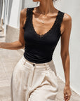 top dentelle noir col V
