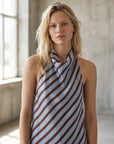 02. Top halter satiné drapé à rayures