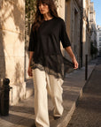 Top noir col rond à dentelle asymétrique