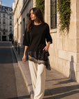 Top noir col rond à dentelle asymétrique