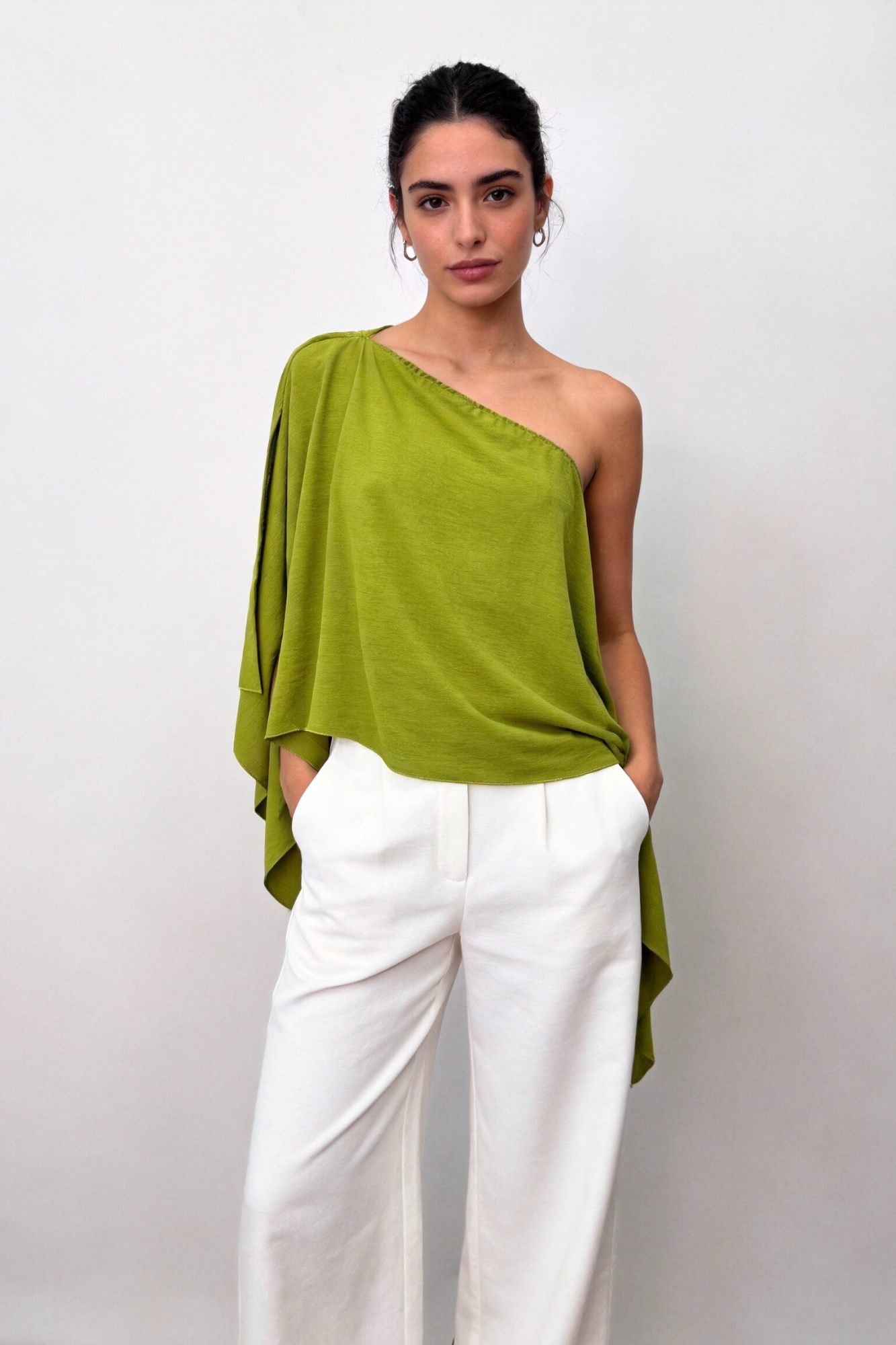 02. top une epaule asymetrique drape texture image 15