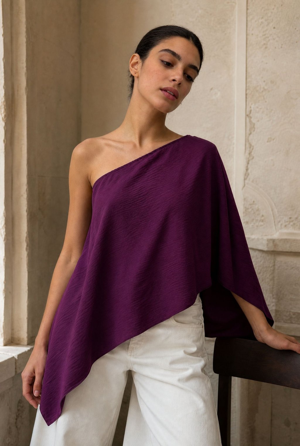 02. top une epaule asymetrique drape texture image 3